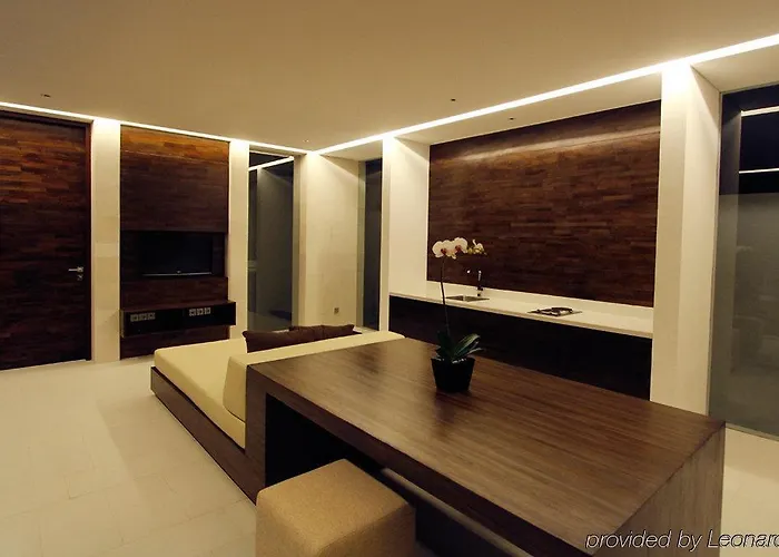 Villa Equilibria